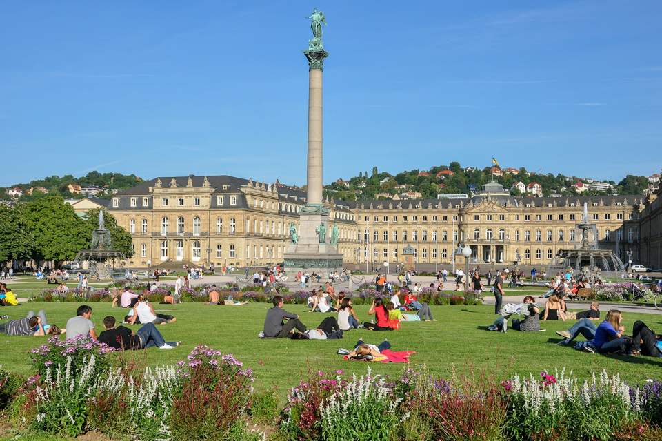 Stuttgart’ta Schlossplatz ve Yeni Saray